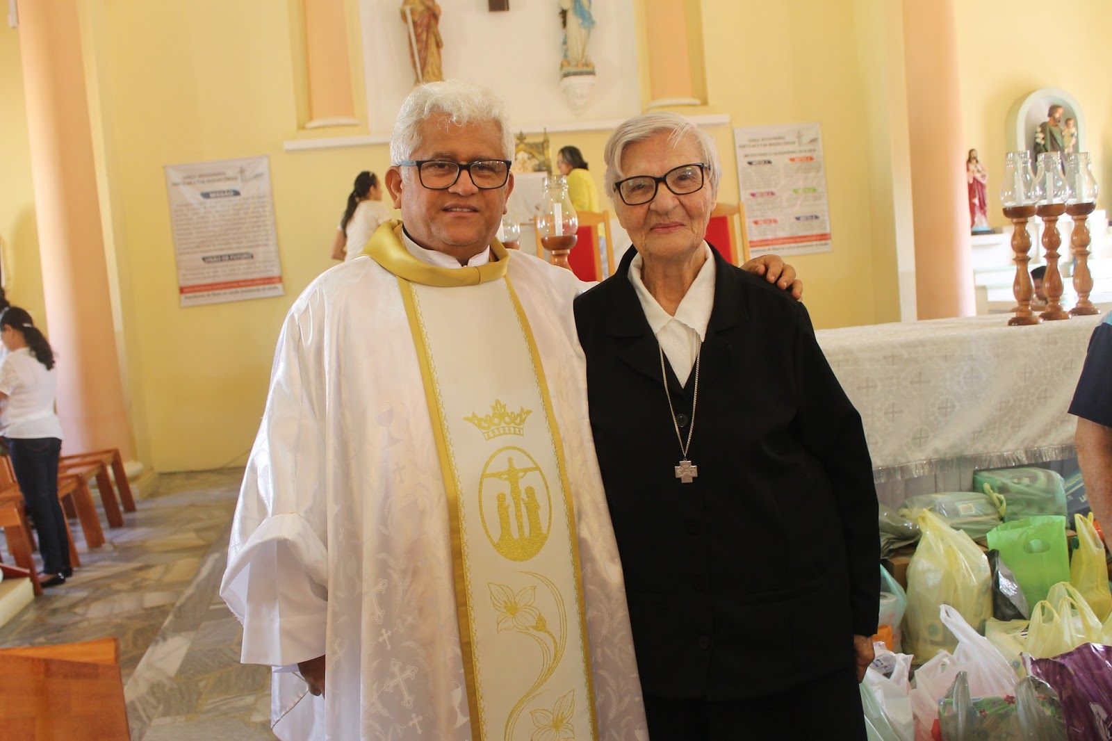 Resultado de imagem para imagens de padre ramos na celebraÃ§Ã£o do crisma sao paulo do potengi